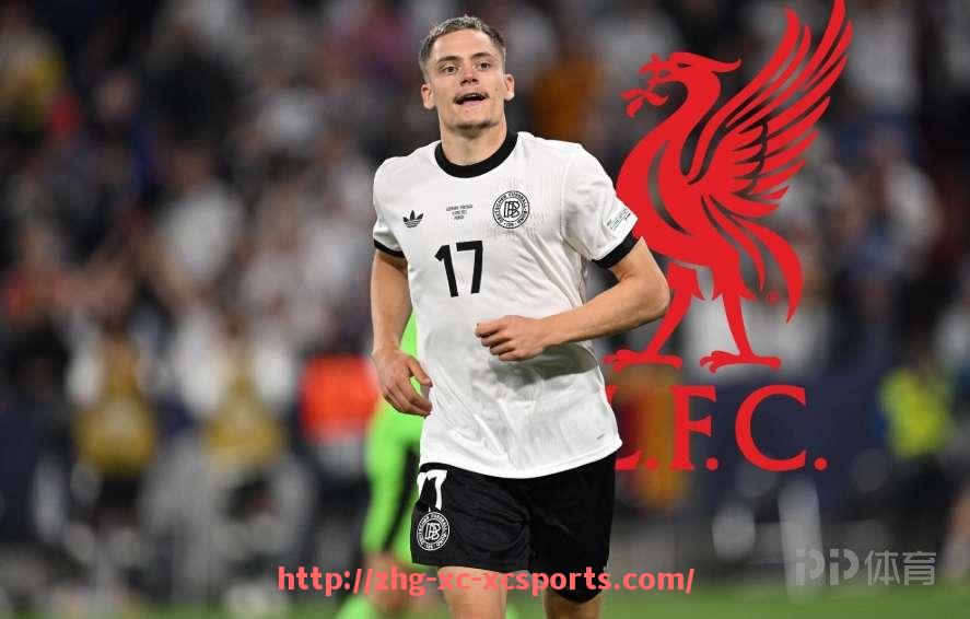 杏彩体育-世俱杯2025年守门员专用装备设计与性能提升